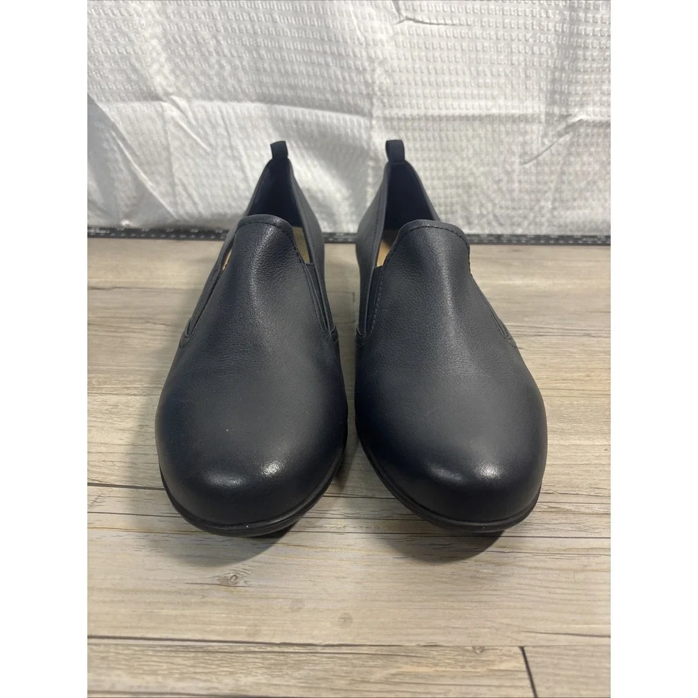 Women's 12 Wide Trotters Navy Blue Leather Reggie Loafers Slip On Comfort Shoe